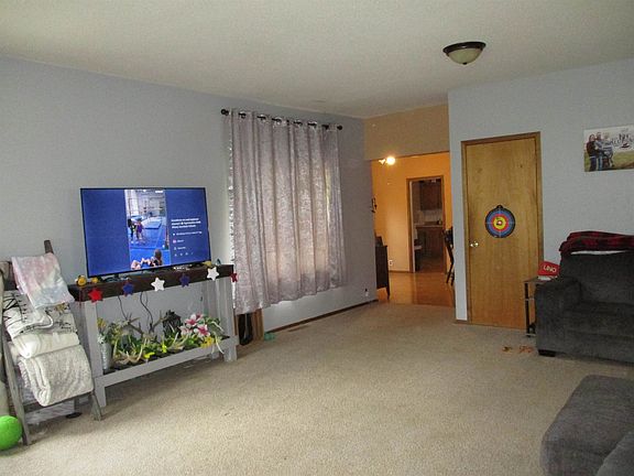 5th image of 215 S Prairie St