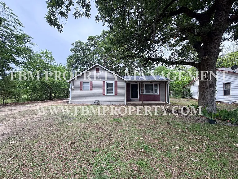 303 E Thompson St — Photo 2