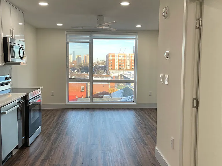 4906 Spruce St #403 — Photo 4