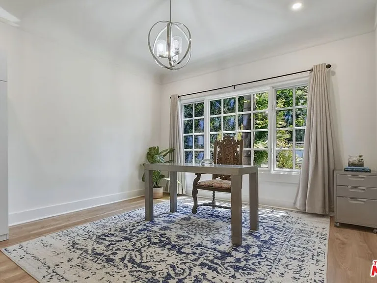 653 N West Knoll Dr — Photo 11