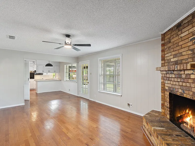 105 Wisteria Ct — Photo 9