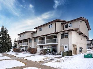 200 N Brookpark Dr SW #424, Calgary, AB T2W3E5