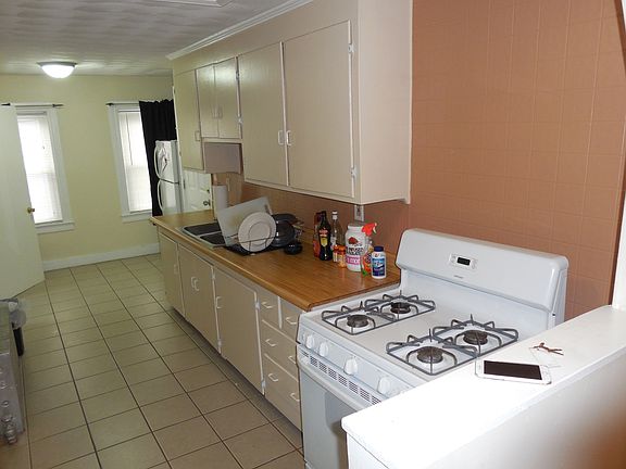 4th image of 157 Mauran Ave #3