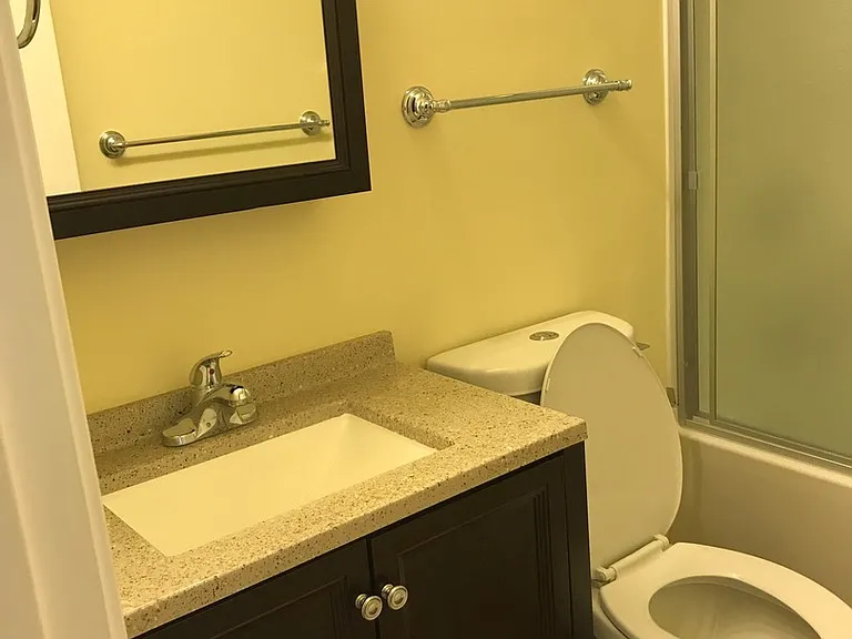 141 Colonial Cir #B4 — Photo 6