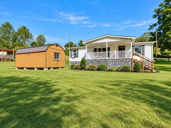 571 Call Valley Rd, Swords Creek, VA 24649