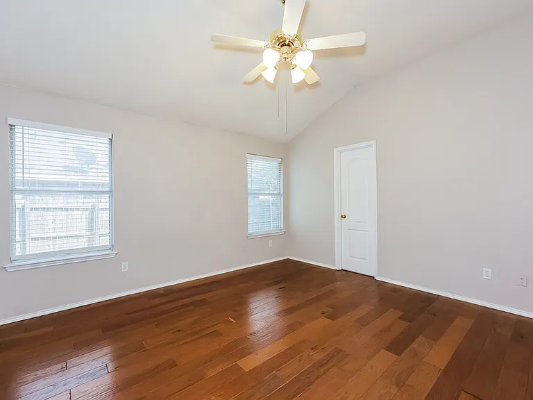 2268 Bresee Dr — Photo 9