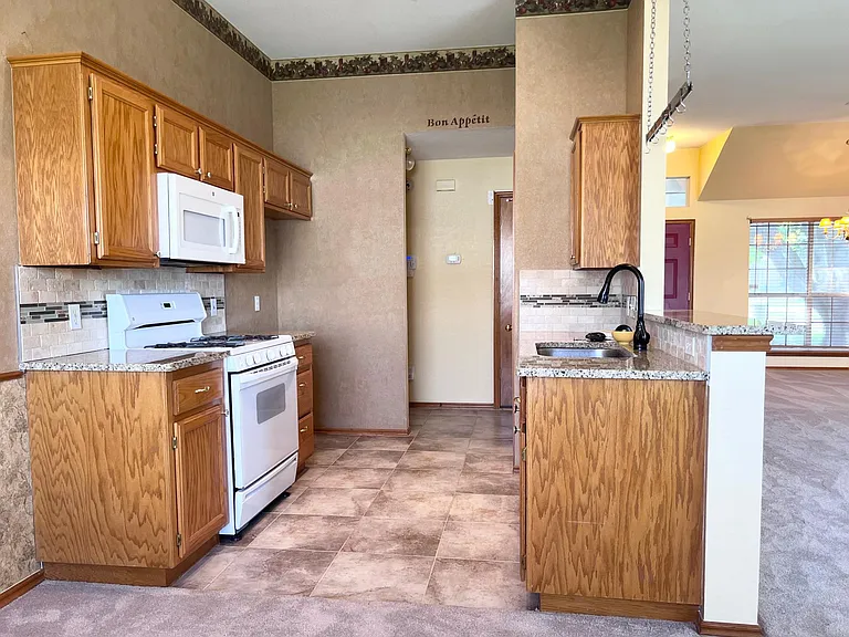 16232 Seminole Dr — Photo 7