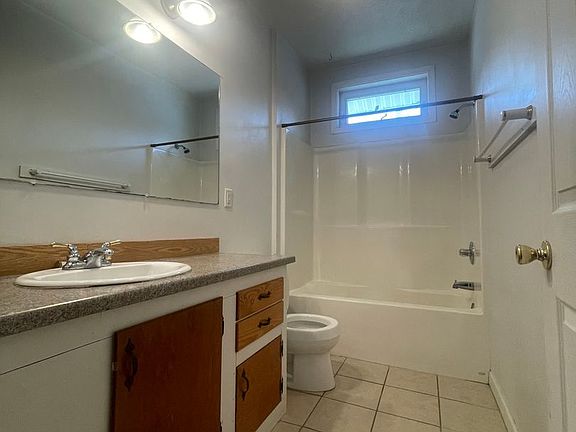 4th image of 321 E College St #A