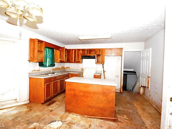 2nd image of 244 Taylors Ln