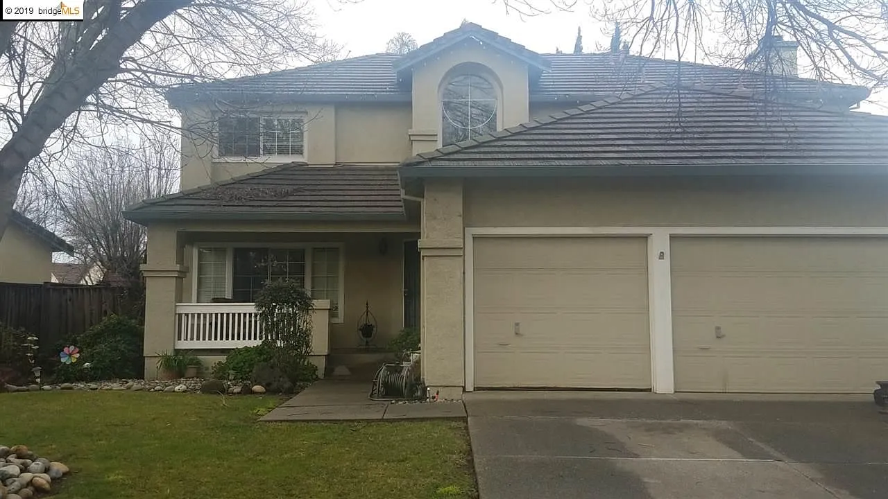 787 Crescent Dr photo 1