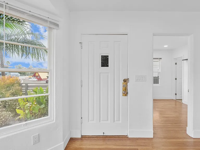 3033 Oliphant St — Photo 17
