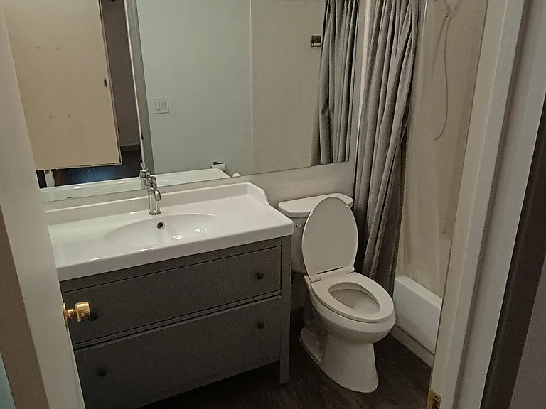 South bedroom full bath.
