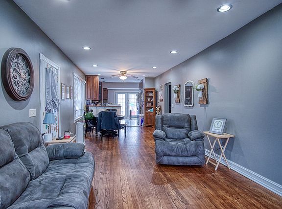 4th image of 114 W Kenilworth Ave