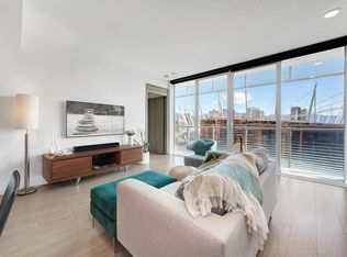 89 Nelson St #2006, Vancouver, BC