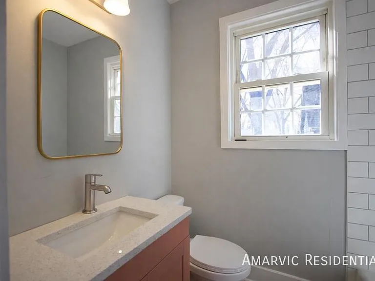1602 Waverly Ave — Photo 8