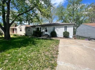 4824 NE Tullis Dr, Kansas City, MO 64119