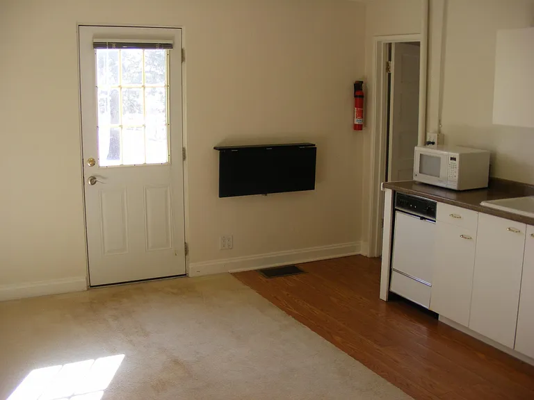 115 N Park St #10 — Photo 4