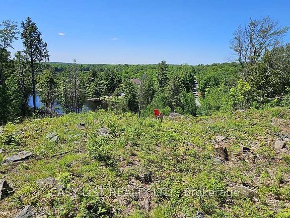 5th image of 26 Fox Farm Rd