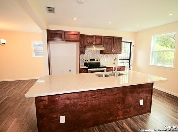 3rd image of 157 Chevy Chase Dr