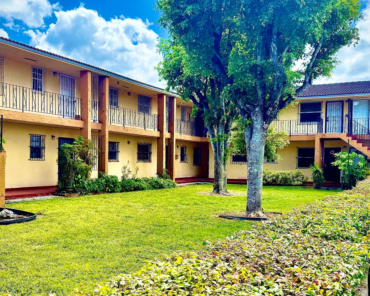 2 bed, 1.0 bath, 800 sqft, $2,000 — Photo 1