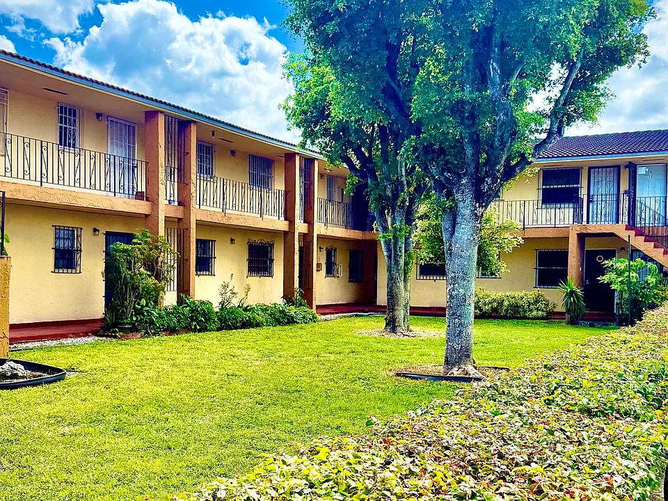 4050 NW 135th St #22-1