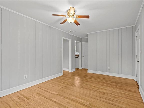 4th image of 2220 Pineview Cir