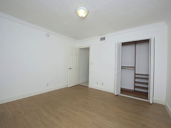 3rd image of 530 S Federal Hwy APT 10