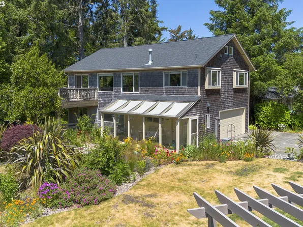 1068 Summit Ave, Gearhart, OR 97138