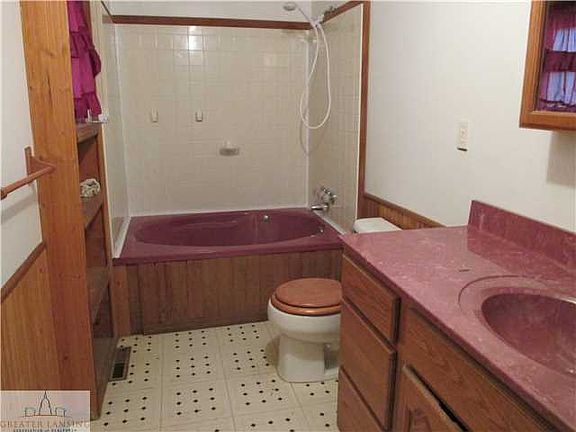4th image of 504 E Henry St