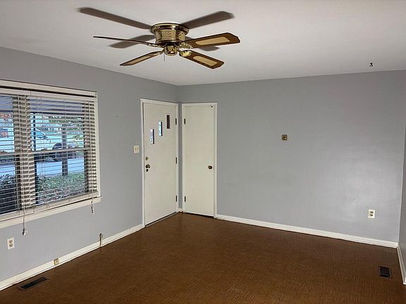 3rd image of 605 College St