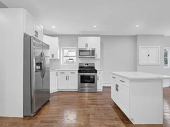 2nd image of 341 Warwick St Floor 2