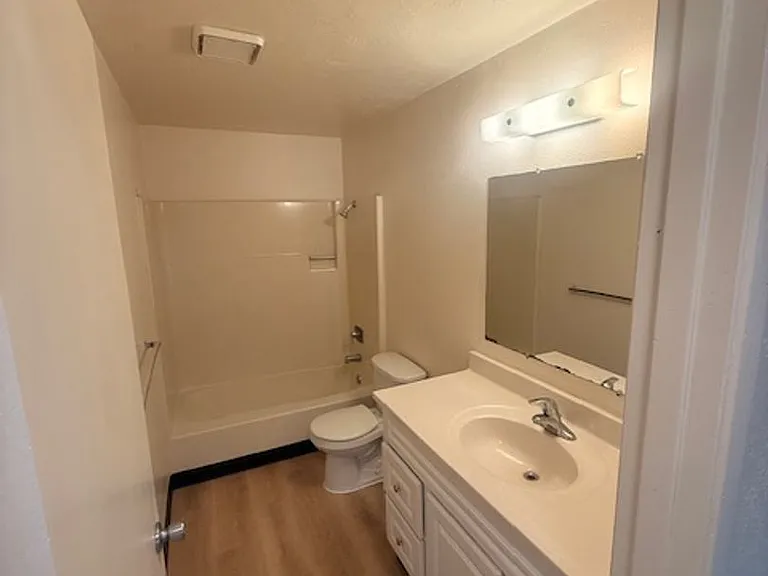 520 S 42nd St — Photo 5