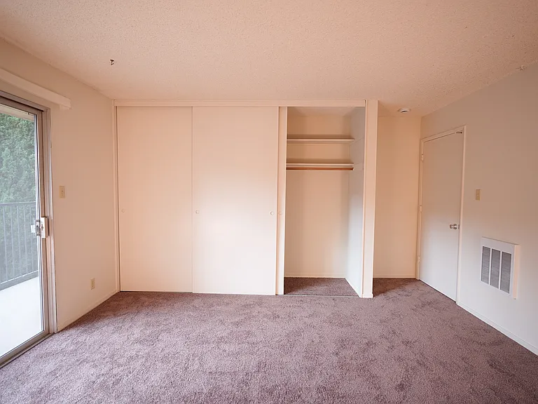 2431 Carlmont Dr #11 — Photo 18