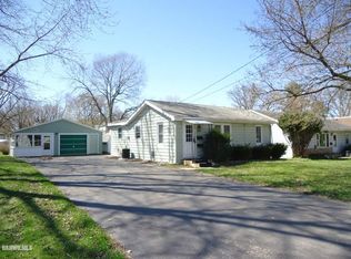 712 S 17th Ave, Freeport, IL 61032