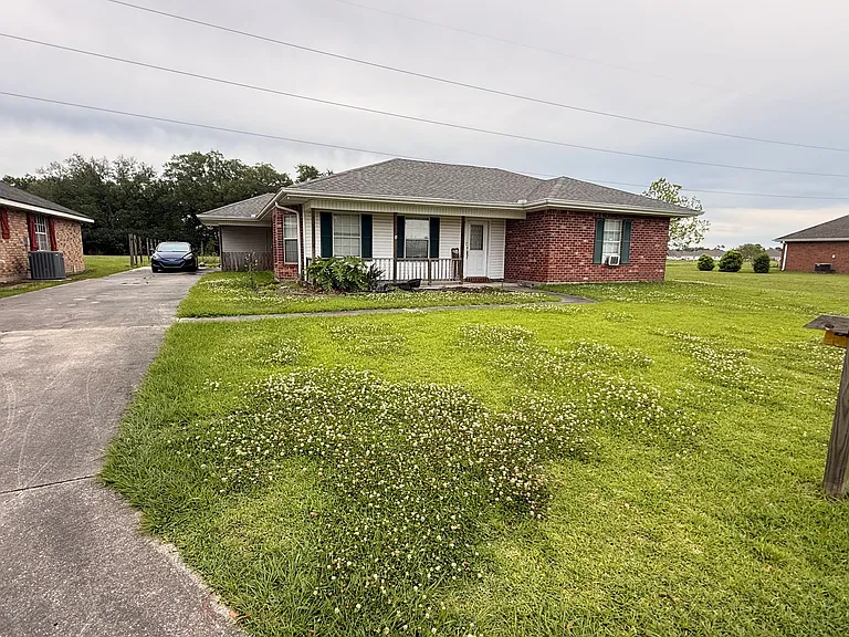 143 Richland Dr — Photo 2