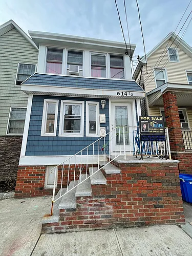 614 1/2 4th Ave #1 Photo 1