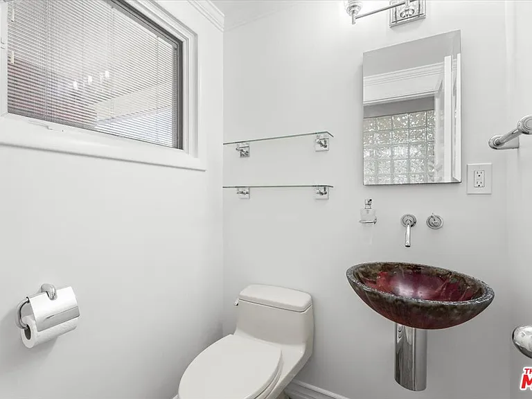 13207 Lake St — Photo 24