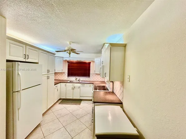9020 Sunrise Lakes Blvd APT 303, Sunrise, FL 33322