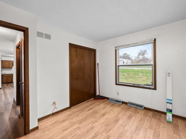 6206 Telegraph Rd, Davenport, IA 52804