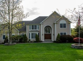 22 E Lake Rd, New Fairfield, CT 06812