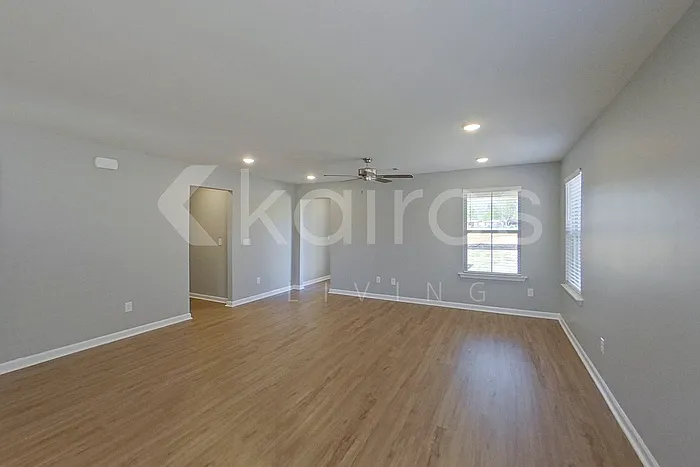 349 Angela St — Photo 7