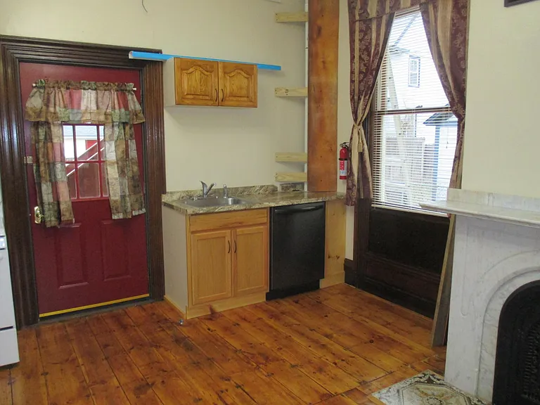 Kitchen with dishwasher