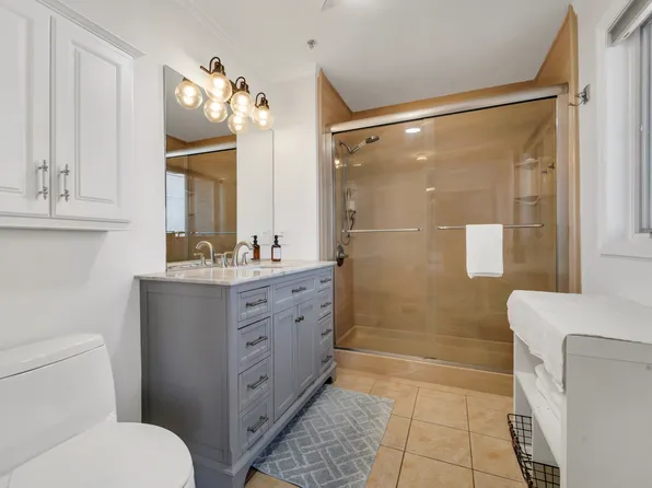 15 Legend Hills Drive image 21 of 28