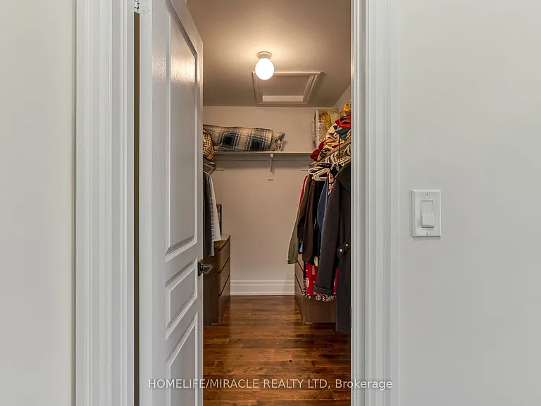 2299 Glazebrook Cir — Photo 15