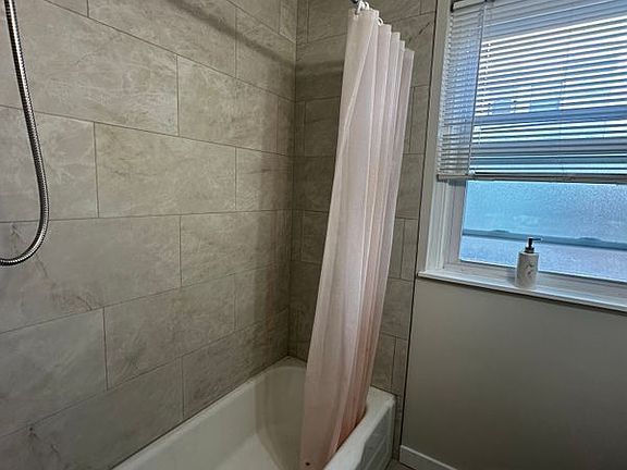 4th image of 1906 Arthur St #1F