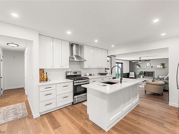 3rd image of 7643 Edgewood Ln