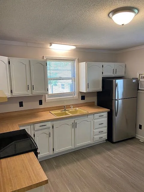 1 bed, 950 sqft, $1,300 — Photo 3