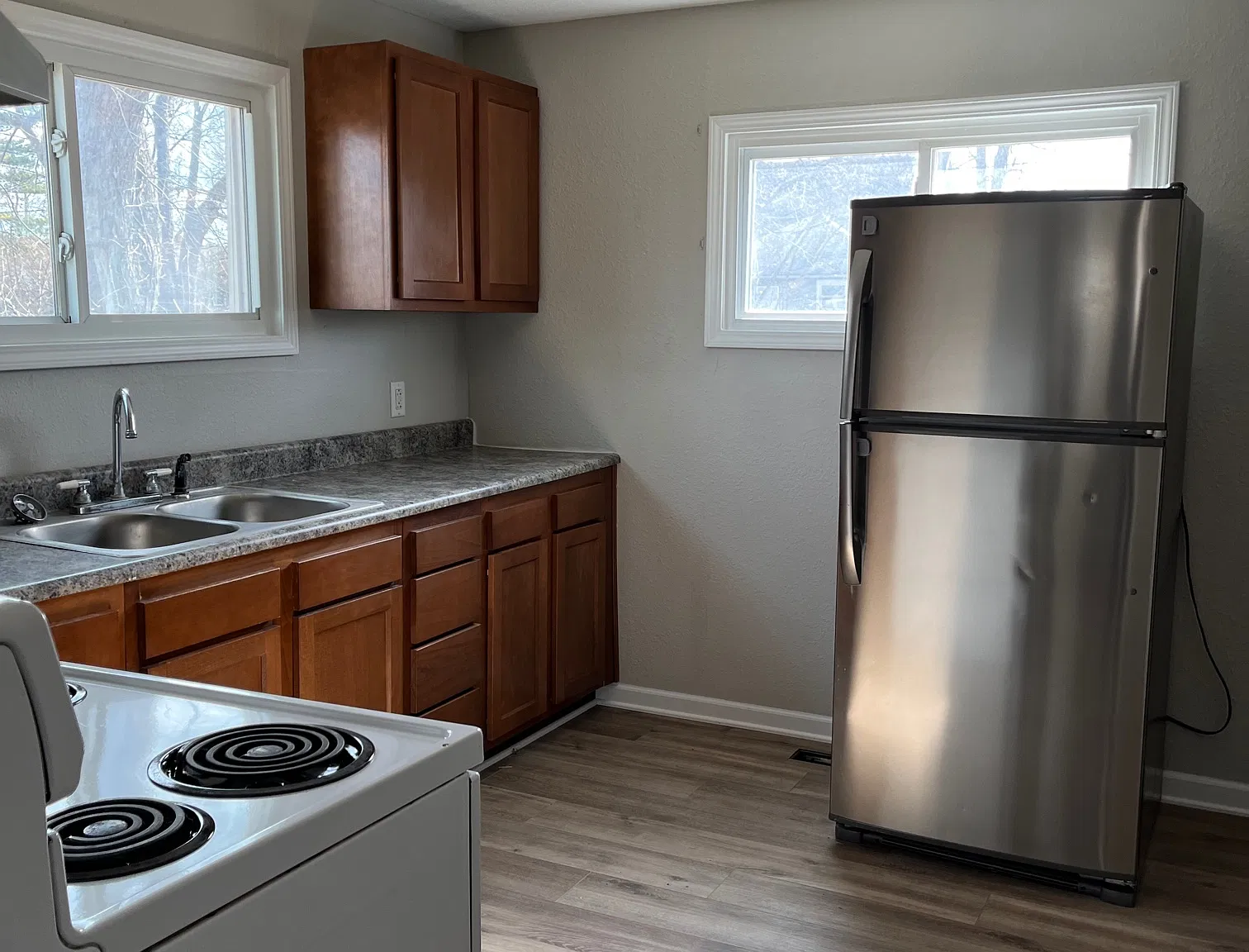 2 bed, 1.0 bath, $900 — Photo 2