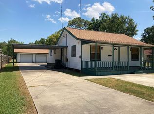 6220 Howe St, Groves, TX 77619