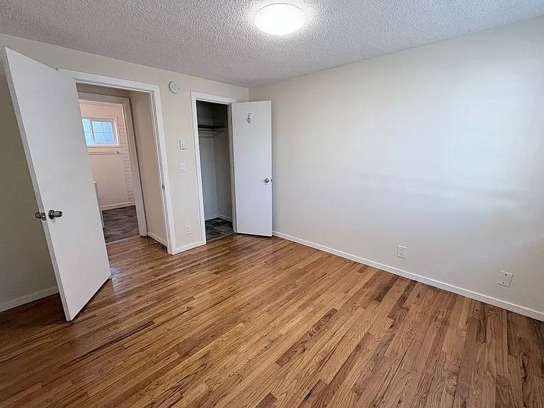 C2402 - Maple Court Apartments — Photo 9